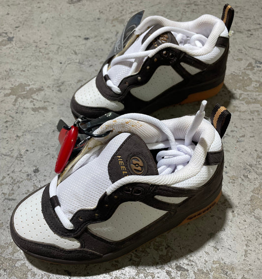 Heelys Fleet Youth Skate Shoes - Dark Brown/White/Gold [Size 1]